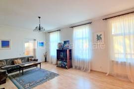 Detached house for rent in Jurmala, 250.00m2