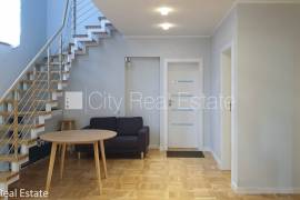 Detached house for rent in Riga district, 248.00m2