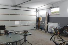 Detached house for rent in Riga district, 248.00m2
