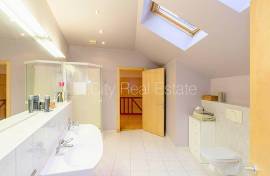 Detached house for rent in Jurmala, 551.00m2