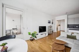 2-room apartment with balcony and concierge service near Potsdamer Platz