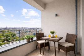 2-room apartment with balcony and concierge service near Potsdamer Platz