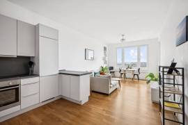 2-room apartment with balcony and concierge service near Potsdamer Platz