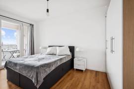 2-room apartment with balcony and concierge service near Potsdamer Platz