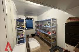 2 room, 130m2 Grocer's for sale in Roujan - 60 000 €