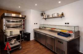 2 room, 130m2 Grocer's for sale in Roujan - 60 000 €