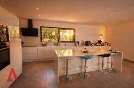 7 room, 241m2 House for sale in Magalas - 990 000 € *