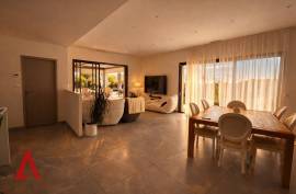 7 room, 241m2 House for sale in Magalas - 990 000 € *