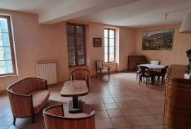 7 room, 208m2 House for sale in Lespignan - 180 000 € *