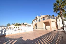 FABULOUS 5 BEDROOM VILLA WITH GOLF COURSE VIEWS IN CIUDAD QUESADA