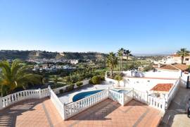 FABULOUS 5 BEDROOM VILLA WITH GOLF COURSE VIEWS IN CIUDAD QUESADA
