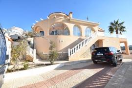 FABULOUS 5 BEDROOM VILLA WITH GOLF COURSE VIEWS IN CIUDAD QUESADA