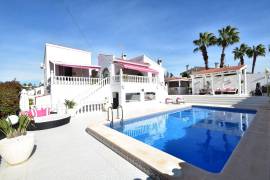 IMMACULATE VILLA WITH MAIN HOUSE AND GUEST ANNEXES, POOL AND SUMMER KITCHEN