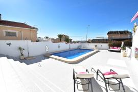 IMMACULATE VILLA WITH MAIN HOUSE AND GUEST ANNEXES, POOL AND SUMMER KITCHEN