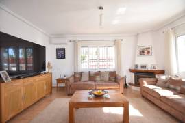 IMMACULATE VILLA WITH MAIN HOUSE AND GUEST ANNEXES, POOL AND SUMMER KITCHEN