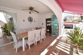 IMMACULATE VILLA WITH MAIN HOUSE AND GUEST ANNEXES, POOL AND SUMMER KITCHEN