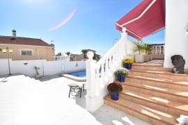 IMMACULATE VILLA WITH MAIN HOUSE AND GUEST ANNEXES, POOL AND SUMMER KITCHEN