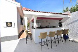 IMMACULATE VILLA WITH MAIN HOUSE AND GUEST ANNEXES, POOL AND SUMMER KITCHEN