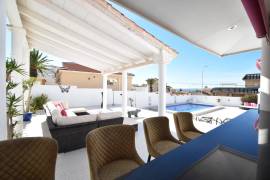 IMMACULATE VILLA WITH MAIN HOUSE AND GUEST ANNEXES, POOL AND SUMMER KITCHEN