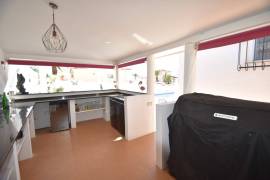 IMMACULATE VILLA WITH MAIN HOUSE AND GUEST ANNEXES, POOL AND SUMMER KITCHEN