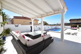 IMMACULATE VILLA WITH MAIN HOUSE AND GUEST ANNEXES, POOL AND SUMMER KITCHEN
