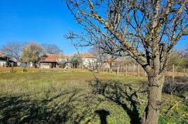 House with Great Potential and Large Plot – Excellent Opportunity for Full Renovation