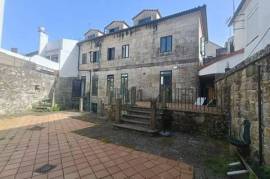 EDIFICIO EN CASCA HISTÓRICO DE BAIONA