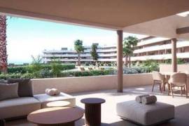 Apartamentos Elegantes con Vistas al Mar y Servicios de Resort en Manilva