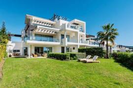 Exceptional 3-Bed Duplex with Private Garden and Panoramic Views
