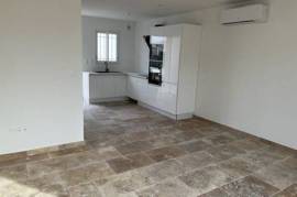 Looking to rent a brand new 2-bedroom apartment/house with a garden in Cavaillon?