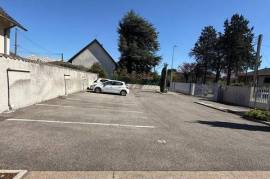 Parking / Garage à louer à Meyzieu