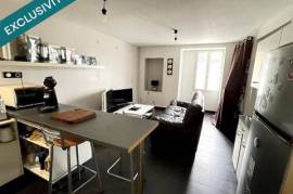 Appartement au rez-de-chaussée de chaussée, au pied de la vieille ville, avec vue sur la Cathédrale, à 50 m de la voie verte, et 5 mn du centre de Périgueux.