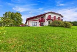 Maison 10 pièces 316 m² sur terrain de 4000 m²