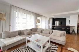 Appartement familial – 131 m², 4 chambres, balcon, piscine, parking, caves – cadre calme et recherché