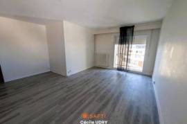 Idéal investisseur ou premier achat, bel appartement rénové en 2023 dans le centre de Tours.