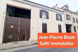 Corps de feme rénové en centre ville
