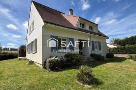 Spacieuse maison avec jardin arboré et double garage