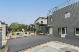 Unique Contemporary Villa with pool and studio