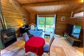 A 1O MINUTES DE PARTHENAY /CHALET EN BOIS/ 3 CHAMBRES / GARAGE