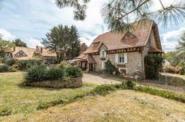 91- Saint Cheron  Former hunting lodge 1890 on the Baville estate  An exceptional property