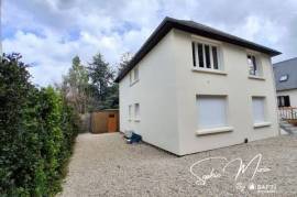 SUPERBE APPARTEMENT REFAIT A NEUF AVEC COUR PRIVATIVE