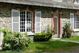 Maison de ville en schiste et brique à rénover