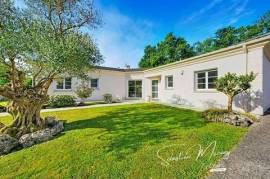Maison de plain-pied - 5 chambres - Terrain de 840 m²
