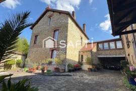 Maison de caractère en pierre meulière avec des grandes dépendances !!
