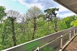 Entièrement refait, avec double balcon-terrasse