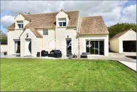 Maison contemporaine avec 5 chambres et garage proche Houdan