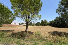 Terrain de 1800 m2 constructible à ST HILAIRE DE BRETHMAS
