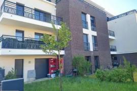 Beau Studio avec balcon et parking