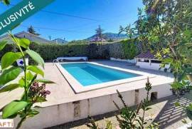 Maison de plain pied, centre du Beausset avec piscine