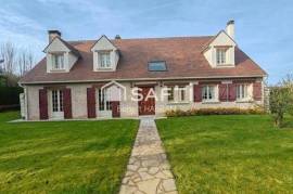 Villa avec dépendance, piscine, terrain de 1848m2